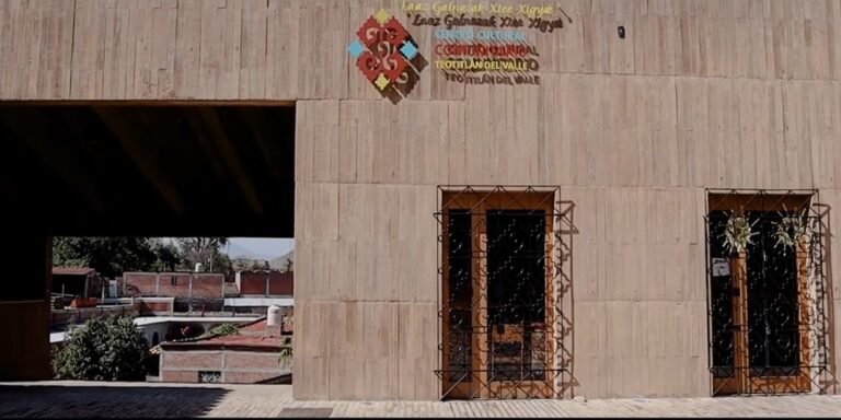 Fachada-de-Museo-Comunitario-de-Teotitlan-del-Valle.